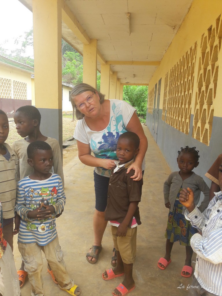 LFDL-Bénévoles 2020-École De Nkolnyama Remise De Dons