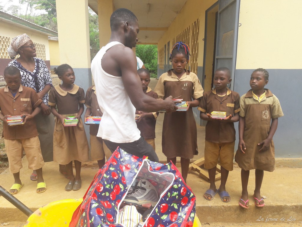 LFDL-Bénévoles 2020-École De Nkolnyama Remise De Dons